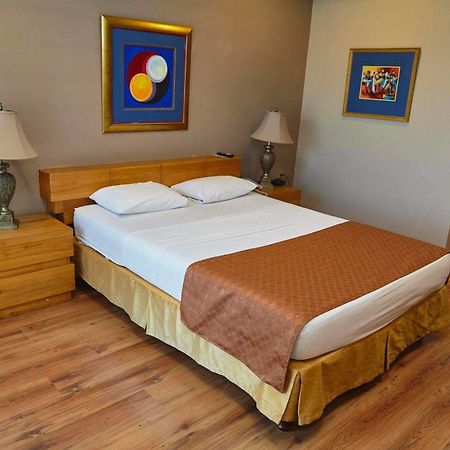 Tradewinds Hotel San Fernando Extérieur photo